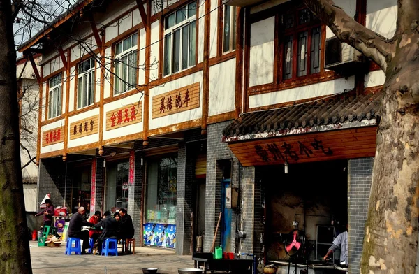 Long Feng, China: Pessoas jogando cartas — Fotografia de Stock