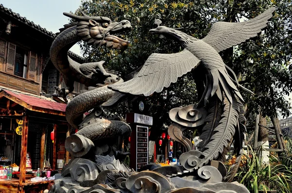 Jie zi, china: Drachen- und Phönixskulptur — Stockfoto