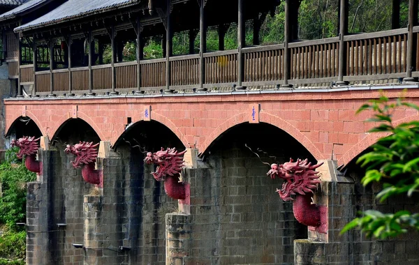 Jie Zi, Chine : Pont couvert de dragon — Photo