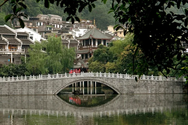 Yangshuou, China: Bridge and Old Quarter of City — Stock Photo, Image