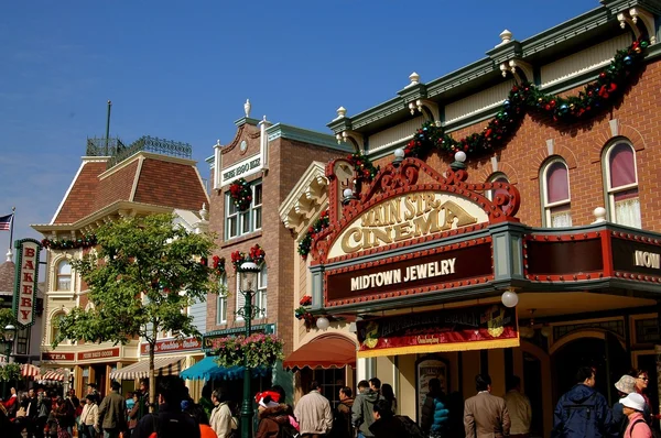 Hong Kong, China: Main Street Shops and Cinema — Stock Photo, Image