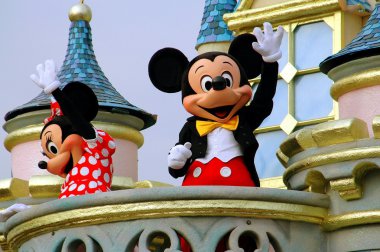 Hong Kong, Çin: Mickey ve Minnie fare Disneyland'de