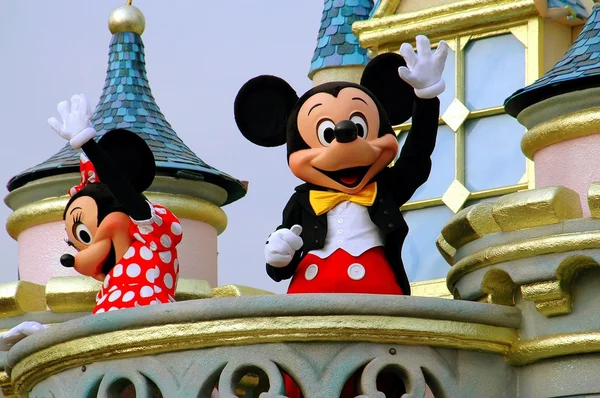 Hong Kong, China: Mickey and Minnie Mouse at Disneyland — Stock Photo, Image