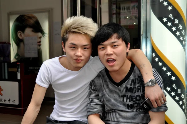 Pengzhou, China: Two Chinese Hair Stylists — Stock Photo, Image