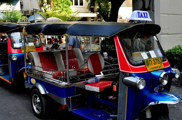 Бангкок, Таиланд: Tuk-Tuk Taxis — стоковое фото