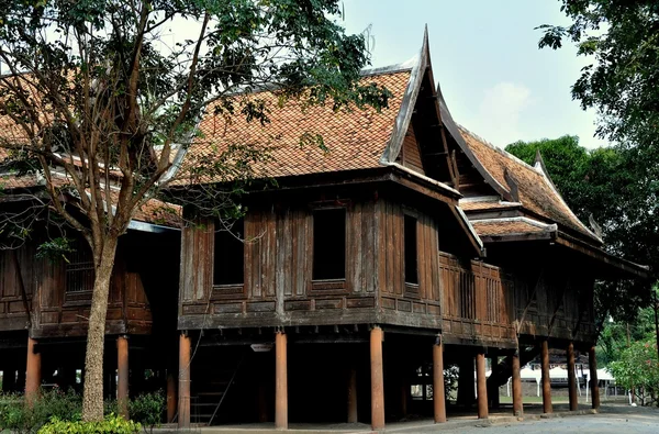 Ayutthaya, Tajlandia: Drewniane domy na palach — Zdjęcie stockowe