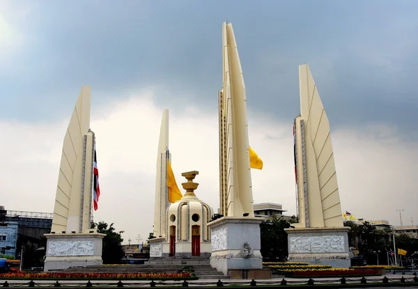 Bangkok, thailand: demokratiedenkmal — Stockfoto