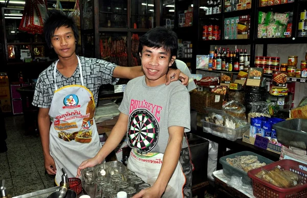 Bangkok, Thailand: Two Thai Clerks at grocery Store — стоковое фото