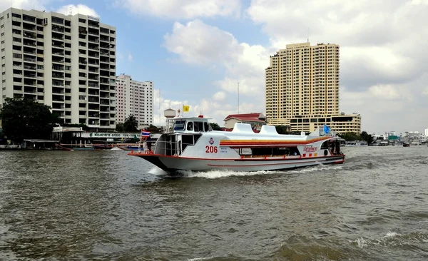 Bangkok, Tayland: Chao Praya Nehri Feribot Tekne — Stok fotoğraf