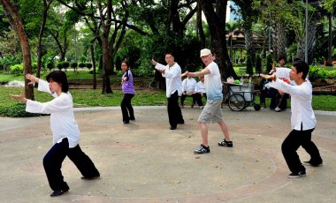 Bangkok, Tayland: İnsanlar Tai yapıyor ' Chi egzersizleri
