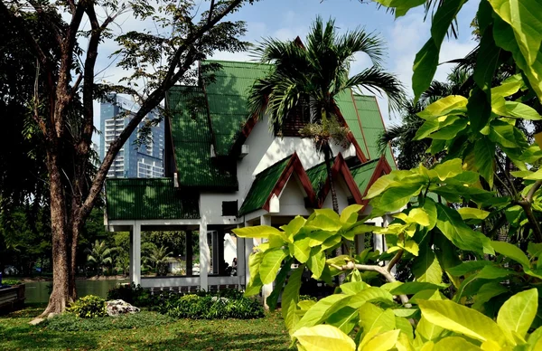 Bangkok,Thailand: Yaovarach Pavilion in Lumphini Park — Stock Photo, Image