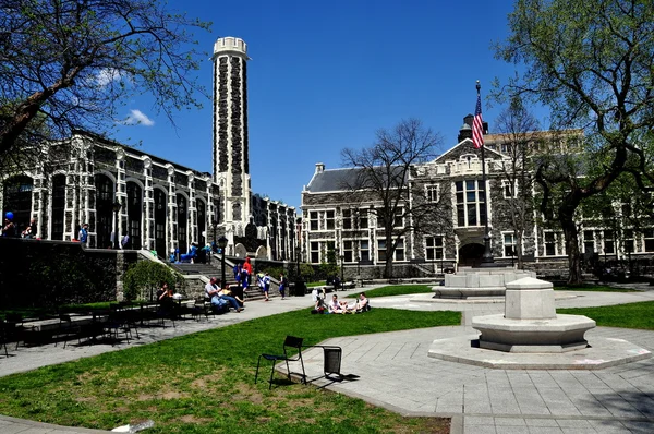 New York : City College Campus Buildings — Photo