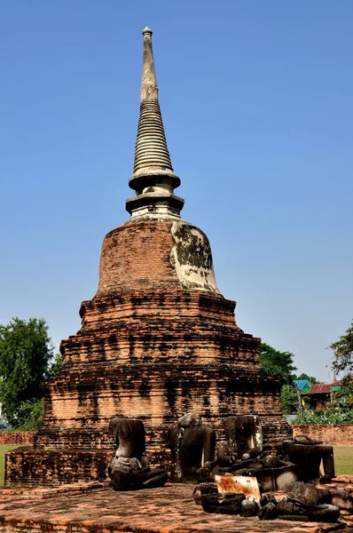 Ayutthaya, Tailândia: Chedi no templo tailandês — Fotografia de Stock