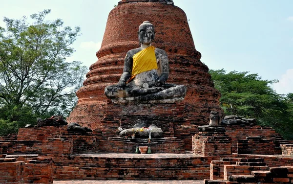 Ayutthaya, Tailandia: Estatua de Buda en el Templo Tailandés —  Fotos de Stock