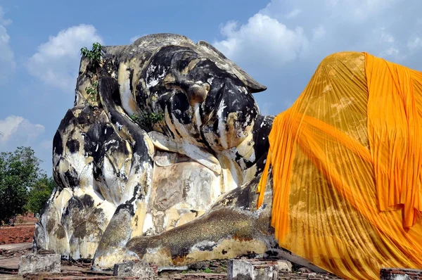 Ayutthaya, Tailândia: Wat Lokaya Sutha Reclinando Buda — Fotografia de Stock