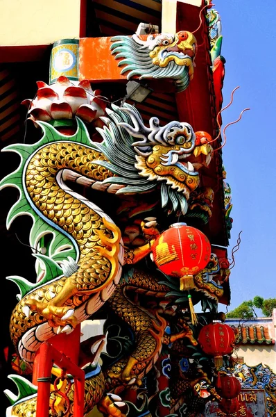 Ayutthaya, Thailand: Dragon Carving at Chinese Temple — Stock Photo, Image