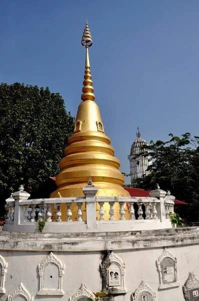 Ayutthaya, Tayland: Chedi ve mezar kasa — Stok fotoğraf