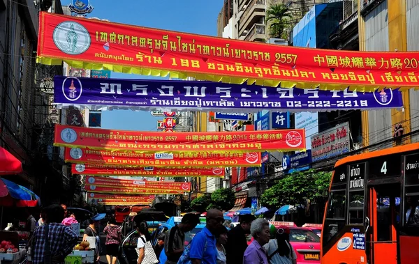 Bangkok, Thailand: Yaoworat Road in Chinatown — Stock Photo, Image