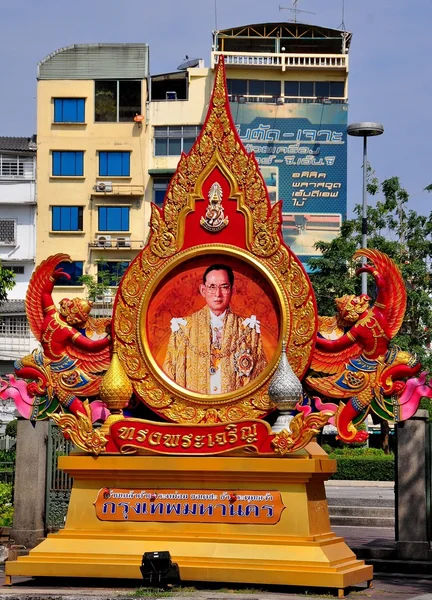 Bangkok, thailand: porträt des königs — Stockfoto