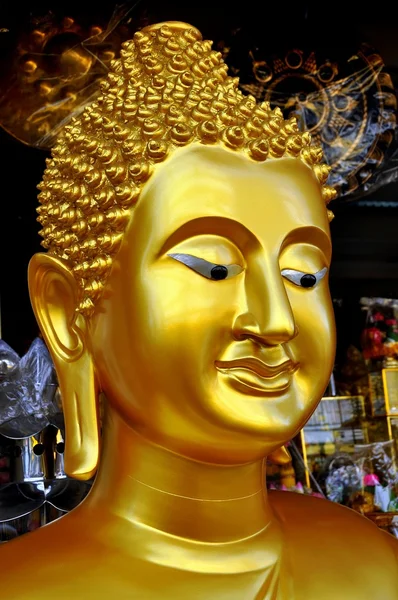 Bangkok, thailand: vergoldeter buddha kopf — Stockfoto