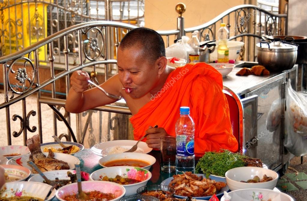 монастырская кухня в монастыре. афон монахи трапеза. афон монахи трапеза. монастырская кухня в монастыре. оптина пустынь трапезная.