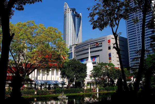 Bangkok, Thailand: Centara Grand Hotel and Central World — Stock Photo, Image