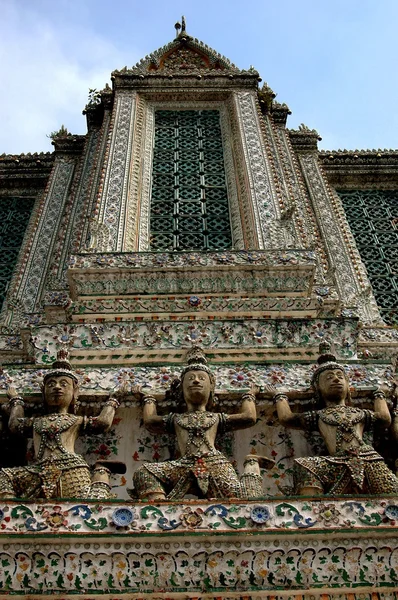 Bangkok, Thailand: Mondorp at Wat Arun — Stock Photo, Image