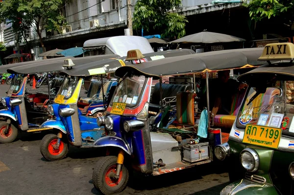 Bangkok, Thailand: Tuk-Tuk taxi 's — Stockfoto