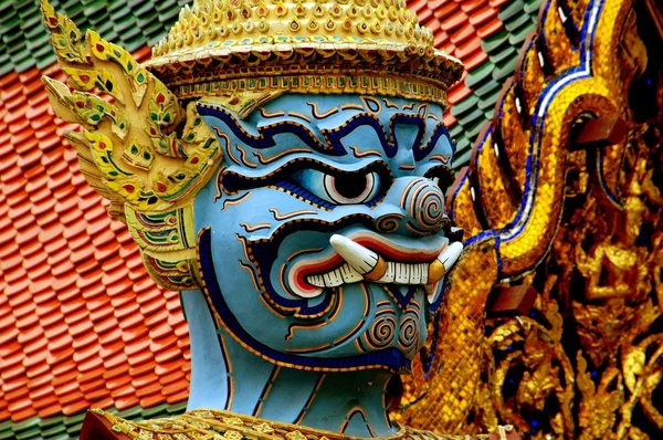 Bangkokk Thailand: Blauwe Guardian Demon gezicht Koninklijk Paleis — Stockfoto