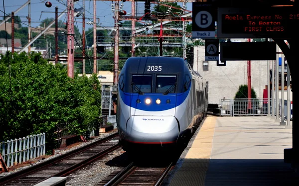 Amtrak gidecekbütün hızlı tren — Stok fotoğraf