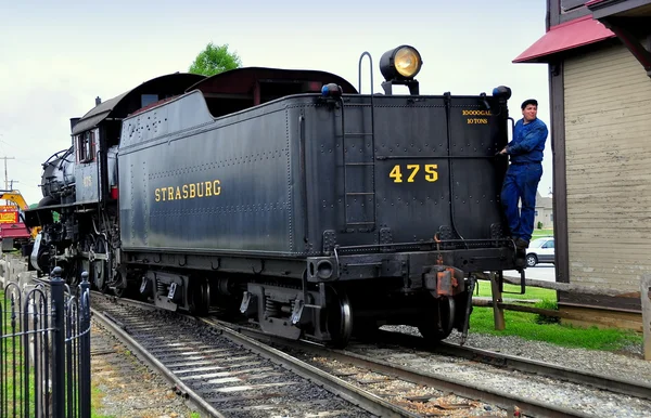 Strasburg, pa: strasburg železniční lokomotiva & uhlí zadávací — Stock fotografie