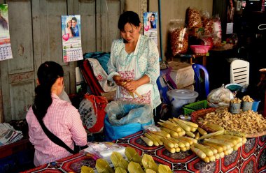 Chiang Mai, Thailand: Food Vendors at Somphet Market