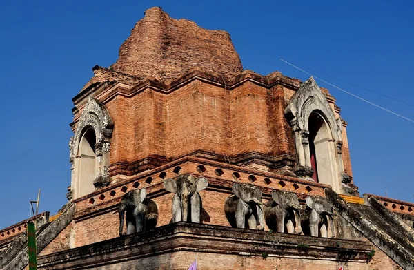 Chiang Mai, Thailand:Wat Chedi Luang — Zdjęcie stockowe