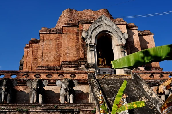 Chiang mai, thailand: wat chedi luang — Stockfoto