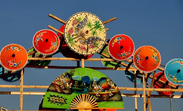 Чиангмай, Таиланд: Borsang Village Paper Parasols — стоковое фото