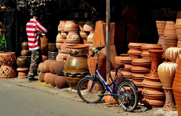 Chiang mai, thailand: kamthieng blumenmarkt shop — Stockfoto
