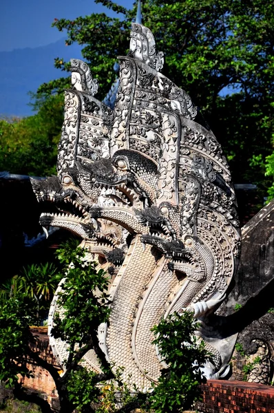 Chiang Mai, Thailand:Wat Chedi Luang Nagas — Stockfoto