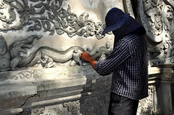 Chiang Mai, Thailand: Craftsman Working at Temple — Stok fotoğraf