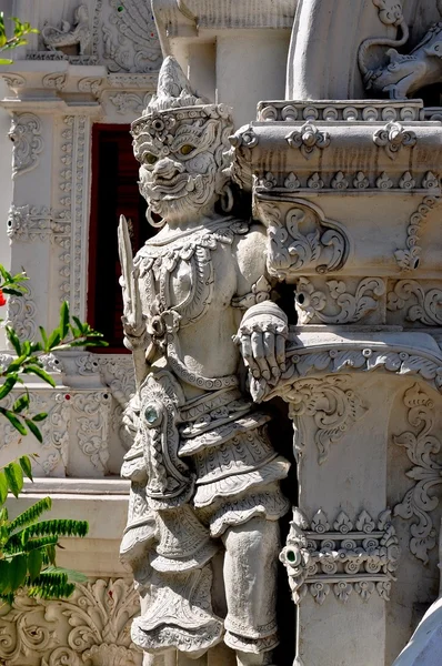 Chiang Mai, Tailandia: Estatua de Wat Mahawan —  Fotos de Stock