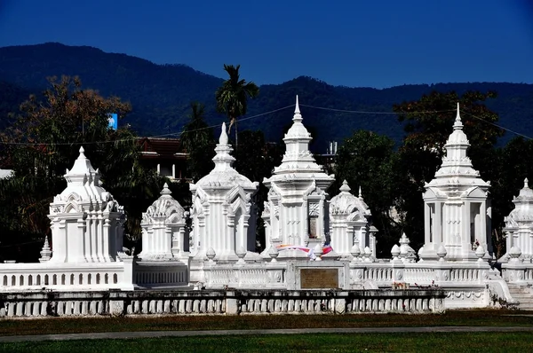 Chiang Mai, Thaïlande : Tombes en relief de Wat Suan Dok — Photo