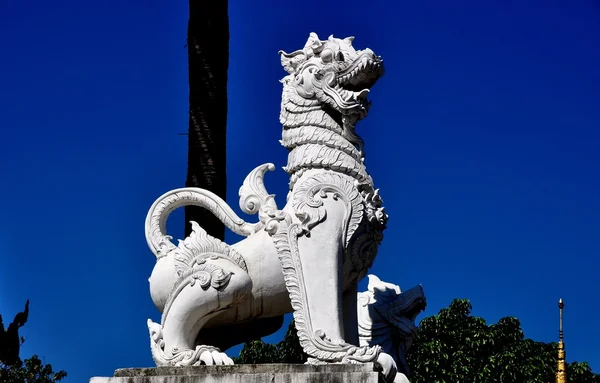 Chiang Mai, Tailândia: Dragão de Pedra em Wat Chang Taem — Fotografia de Stock
