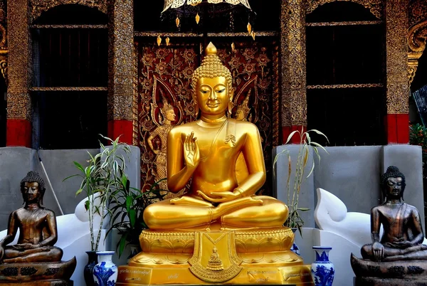 Chiang Mai, Thailand: Seated Buddha at Wat Sum Pao — Stok fotoğraf