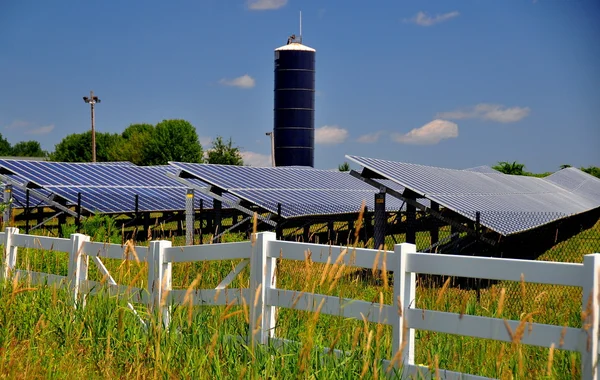 Connecticut: Solar Farm Energy Panels — Stock Photo, Image