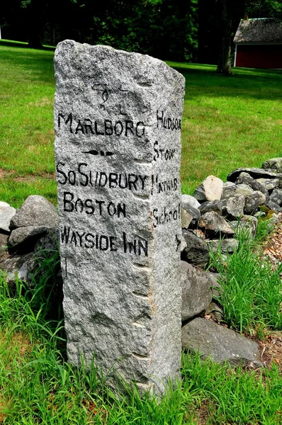 Sudbury, Ma: Kamień Marker kierunkowy drogowe — Zdjęcie stockowe