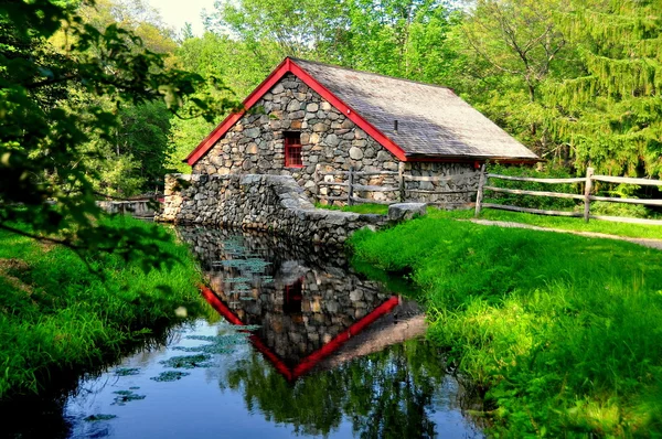 Sudbury, Ma: Wayside Inn oude steen Grist molen — Stockfoto