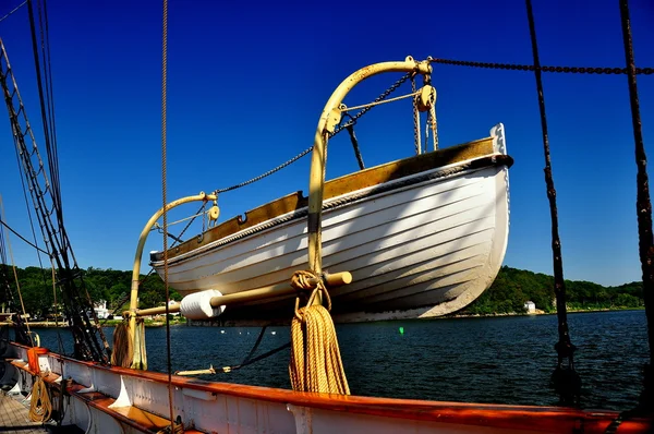 Mystic, CT: Joseph Conrad Sailing Ship Lifeboat — Stok fotoğraf