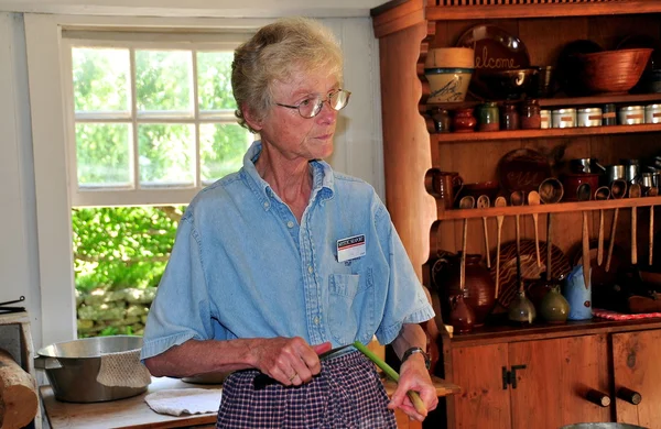 Mystic, CT: Docent Cooking at Buckingham-Hall House — 图库照片