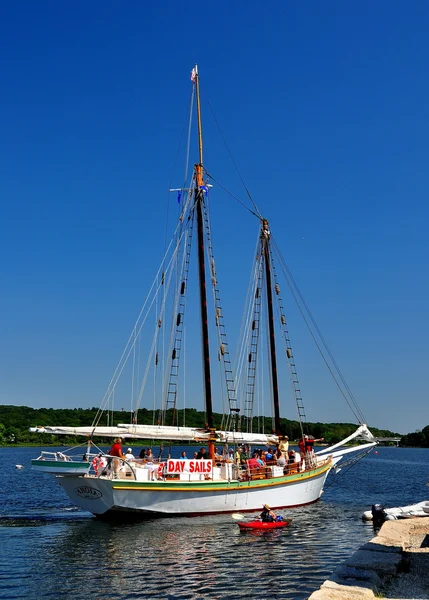 Mystic, CT: People on Sailing Ship — Zdjęcie stockowe