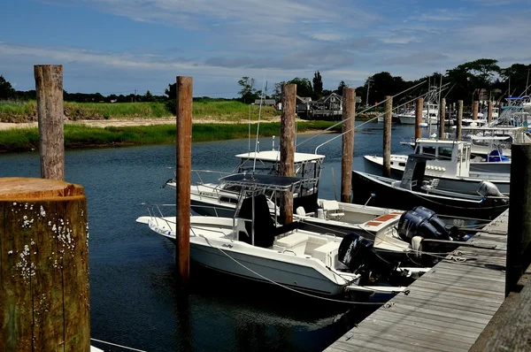 Orleans, MA: Barcos amarrados en Rock Harbor —  Fotos de Stock