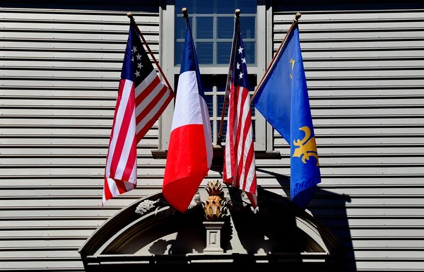 Newport, RI: Flags over Hunter House Doorway — Stock Photo, Image
